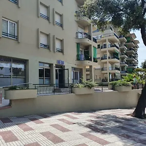Hostal Faro Solo Mujeres, Platja d'Aro (Playa de Aro)